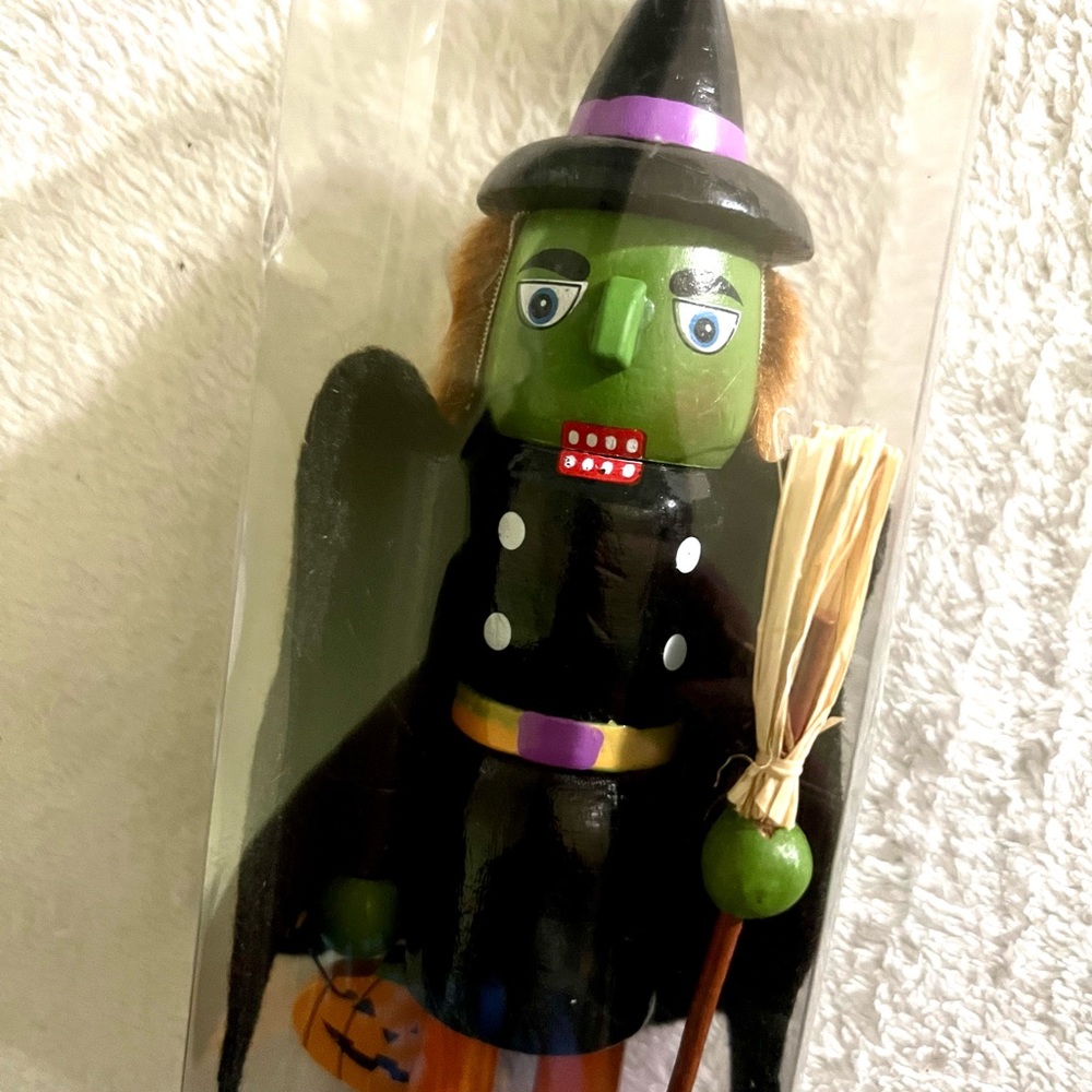Witch nutcracker - Picture 2 of 2